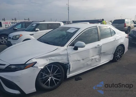 2024 Toyota Camry Se z USA, uszkodzony, nr VIN 4T1G11AK7RU868550